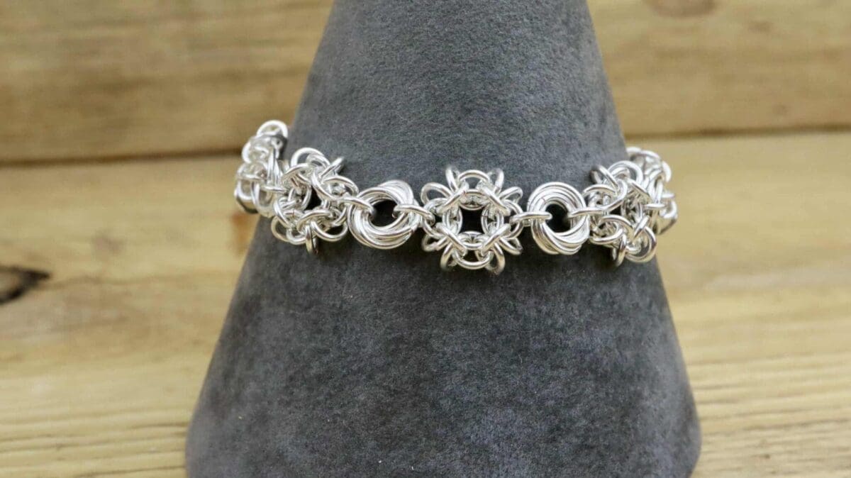 Vipera Stars and Roses Chain Maille Tutorial - Image 5