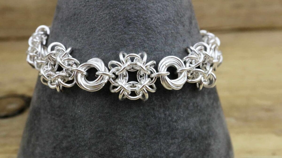 Vipera Stars and Roses Chain Maille Tutorial - Image 4