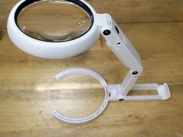 Magnifier with stand and lights