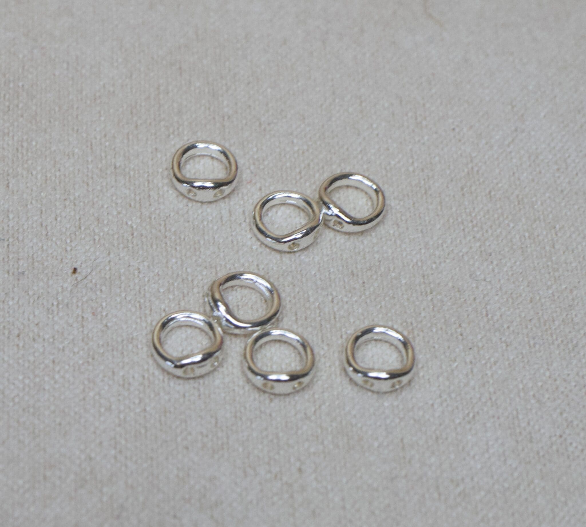 Round Piggy Ring Wire Guardians Silver & Gold plated (pack of 10)